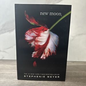New Moon by Stephenie Meyer of Twilight Series (hardcover/first Edition  2006)