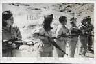 1968 Press Photo A group of women fedayeen listens to rifle instructions