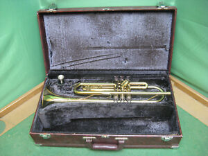 Holton Collegiate T602 Trumpet - Reconditioned - Case & Holton 7C Mouthpiece