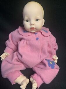 Madame Alexander Victoria Baby Doll vintage 18