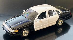 Motormax 1/24 1998 Ford Crown Victoria Police Car Blank Black & White 76102-C