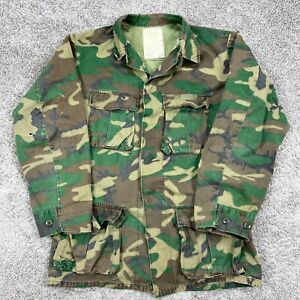 Vintage US Army Vietnam War Camouflage Jungle Jacket Pockets Men's Small Long