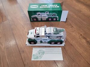 Hess 2019 White Toy Tow Truck