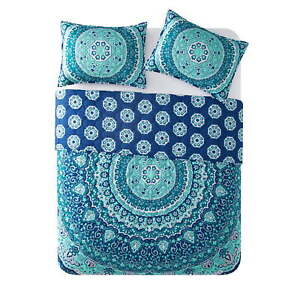 New ListingTraditional Teal Medallion Reversible Quilt, Full/Queen