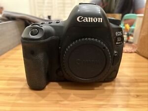 canon 5d mark iv used buy now