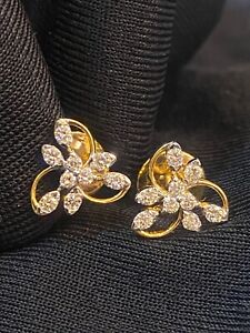 Stunning 1/2 Cts Round Brilliant Cut Natural Diamonds Stud Earrings In 18K Gold