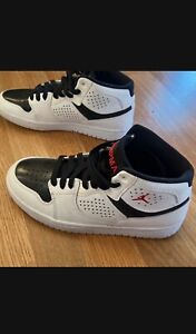 Black/White Nike Jumpman - Size 5.5Y - Perfect Condition
