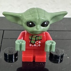 LEGO Star Wars Minifig - sw1173 - 'Baby Yoda' - Red Christmas Sweater and Scarf
