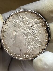 New Listing1882 Morgan Silver Dollar Uncirculated