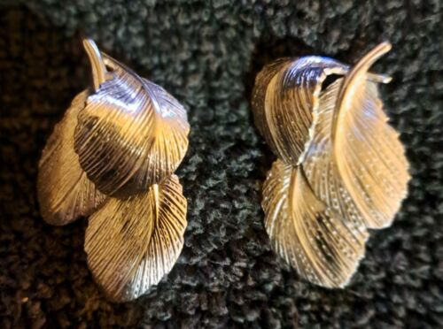 Vintage Castlecliff Clip-On Earrings. Silver Tone Leaf Pattern. 2