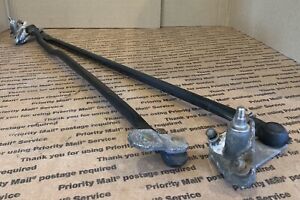 TOYOTA LAND CRUISER 100 SERIES FRONT WINDSHIELD WIPER LINKAGE OEM  OUT OF A 1999