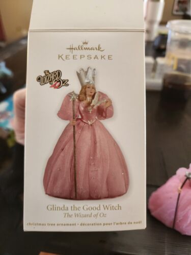 2011 Hallmark Keepsake The Wizard of Oz Glinda the Good Witch Ornament