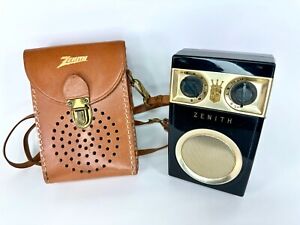 Vintage 1957 Zenith Royal 500 Transistor Radio Owl Eyes Black with Case
