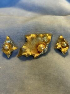 Vintage Jomaz Gold Pearl Rhinestones Brooch & Earrings Matching Set NR