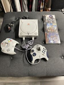 SEGA Dreamcast Console Bundle 2 Controllers 3 Games Untested