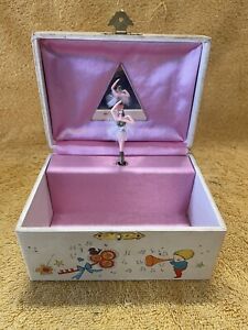 vintage girls jewelry music box ballerina Works!
