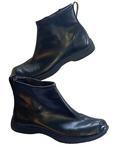 LL Bean Womens Ankle Boots 8 Black Leather Stretch Gussets Black Patent Trims