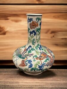 antique chinese porcelain vase Kangxi Mark.