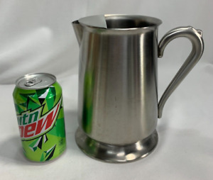 VOLLRATH Stainless Steel Pitcher #46016 with Ice Lip - 7 3/4