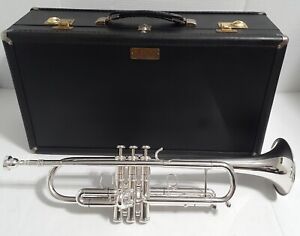 Getzen Eterna 1200 Professional trumpet ,  2 Mouthpiece and HardCase with Key