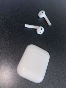 New ListingAirpods 1st Generation and Charging Case **READ DESC**
