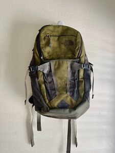 The North Face Recon Backpack Unisex - Green Camo Hiking Commuter Flex Vent Bag