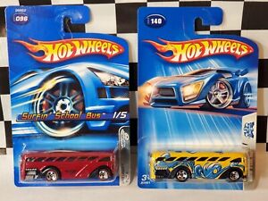 2006 Hot Wheels HW Red Lines 1/5 Surfin’ School Bus #96 tag rides 2004 yellow