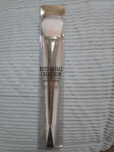 Real Techniques Bold Metals # 100 Arched Powder Brush New