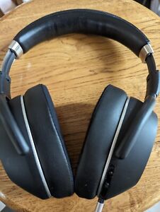 Sennheiser PXC 550 Wireless Headphones with new pads and extra cable.