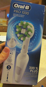 BRAND NEW!! Oral-B Pro 1000 3d Cross Action Rechargeable Toothbrush FREE SHIP!!