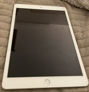 Apple iPad 8th Gen. 128GB, Wi-Fi + 4G (Unlocked), 10.2 in - Silver