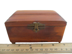 Vintage Souvenir Cedar Wood Trinket Keepsake Box ~ Hinged Lid ~ 4 Ball Feet