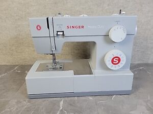 SINGER Heavy Duty 4423 Sewing Machine No Pedal No Power Cord Untested