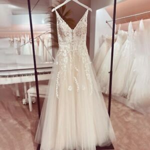 Elegant A-line Wedding Dresses V-neck Sleeveless Lace Applique Bride Gown Custom