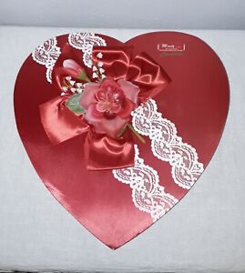 VINTAGE VALENTINE HEART CANDY BOX LACE RIBBONS BOW PINK FLOWER HONADLES CANDIES