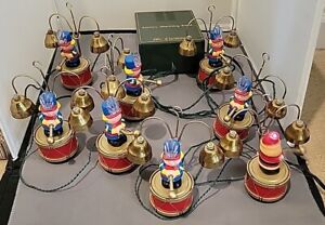MR. CHRISTMAS HOLIDAY SANTAS Marching Band 16 Bells 35 Songs 1992 TOY SOLDIERS