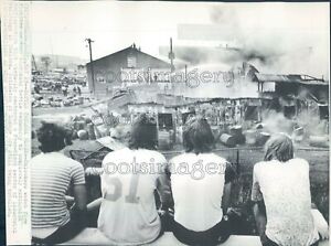 1974 Press Photo Teens Sit and Watch Firefighters Fighting Fire Chelsea MA
