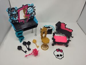 4 Piece Large MONSTER HIGH Plastic Furniture Accessories, Preowned