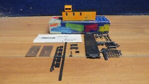 HO ROUNDHOUSE KIT BUILT CABOOSE 3493 GRAND TRUNK & W OB 624307