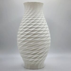 Swirl vase criss cross pattern vase Modern vase Home decor Flower vase 7.5 inch