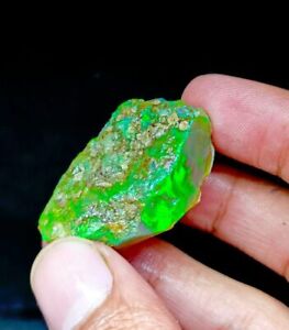 81 crt opal rough opal raw natural opal rough  rough healing crystal code M. 17