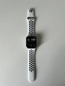 New ListingApple Watch Series SE (2nd Gen) GPS +Cellular 40mm Smart Watch - Excellent