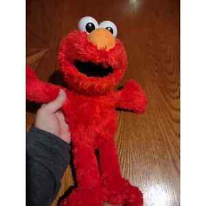 Tickle Me Elmo Sesame Street Plush Talks, Laughs, Shakes 14”