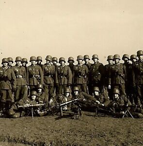 NEAT! Helmeted Wehrmacht Truppe Posed w/ Range Finder & MG.08/15 Machine Guns!!!