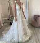 A Line Wedding Dresses V-neck Court Train Lace Applique Sleeveless Bridal Gowns