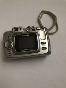 New ListingKodak EasyShare CX7300 3.2 MP Digital Camera - Silver