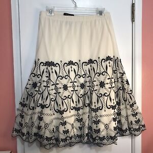 Lane Bryant Plus Women's size 26/28 ivory mesh lined skirt with black embroidery