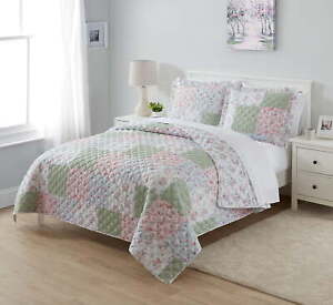 Full/Queen Simply Shabby Chic Reversible Ditsy Floral 3-Piece Quilt Set, New