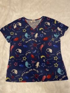 Dr. Seuss Scrub Top Womens Size Medium One Fish Two Fish Red White Blue Fish
