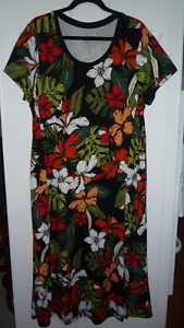 Cuddle Duds Size P1X Bright Floral Dress with 2 Slits at Front Cap Sleeves